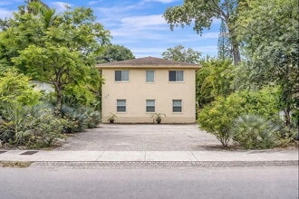 Building Photo - 420 SE 18th Ct