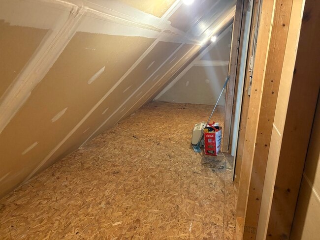 Building Photo - 19 Cross Country Ln
