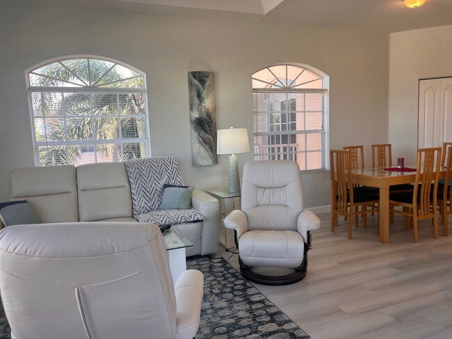 Building Photo - Modern 2BD/2BA Condo in Gondola Park