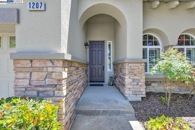 Building Photo - 1207 Villagio Dr
