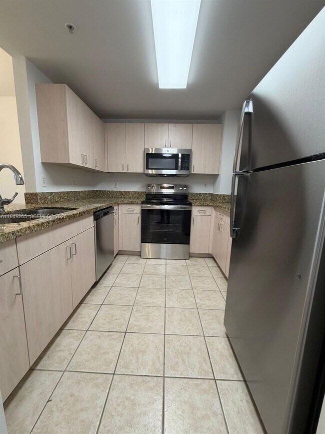 Building Photo - 50 Menores Ave