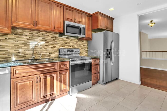 Building Photo - 3211 Caminito Eastbluff