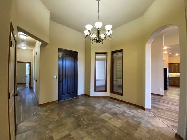 Building Photo - 433 Golden Dr