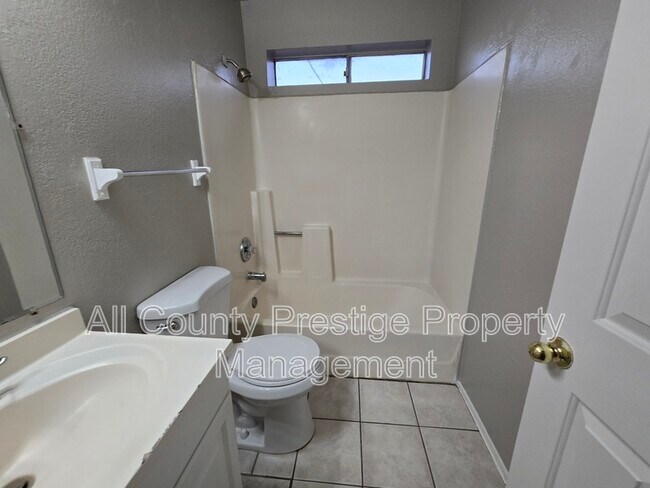 Building Photo - 2434 E Waltann Ln