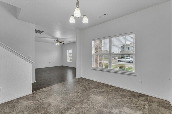 Building Photo - 4404 SW Gallatine Ave