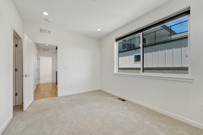 Building Photo - 1231 Newton St