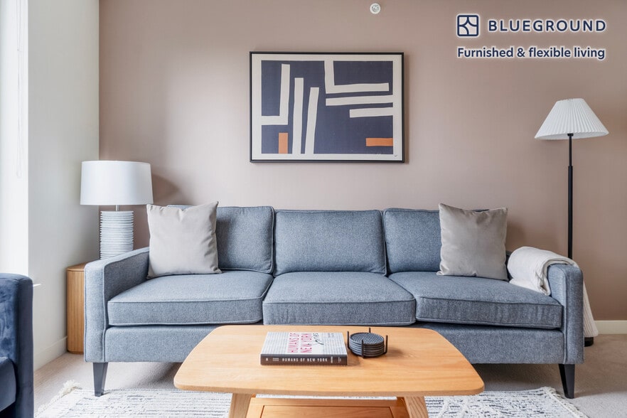 Building Photo - 10301 NE 10th St