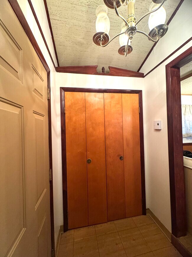 Building Photo - 15 W Worley Ave