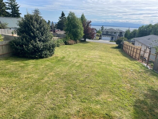 Building Photo - Spacious Admirals Cove Home with Recent Up...
