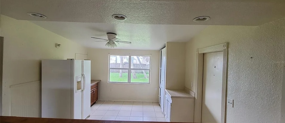 Building Photo - 2483 Lakeshore Cir