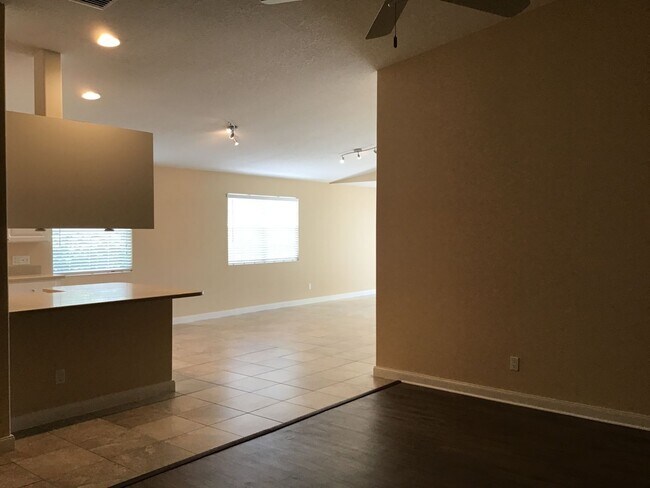 Building Photo - 11824 Delfina Ln