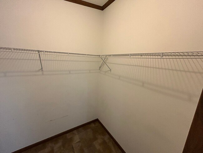 Building Photo - 220 Riverwood Dr