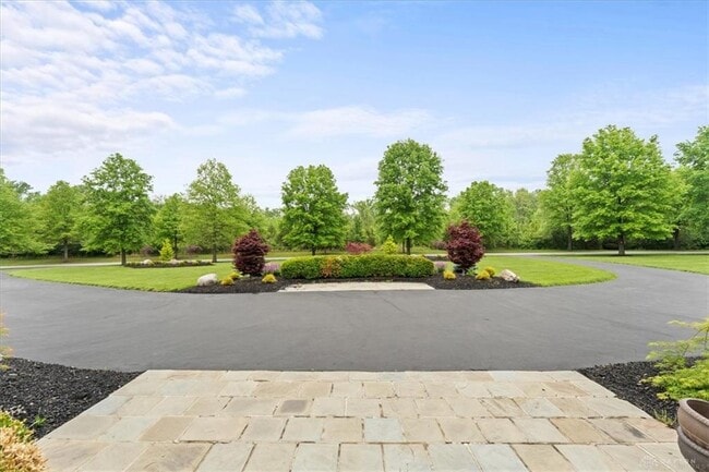 Building Photo - 9020 Whisperinghill Dr