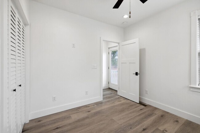Building Photo - Charming Renovated 1900s Home with Modern Flair – Nashville, TN 37210 FOR LEASE