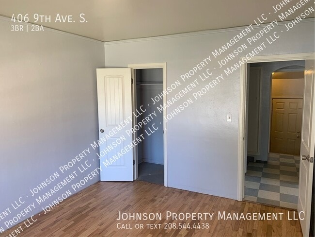 Building Photo - 406 9th Ave S