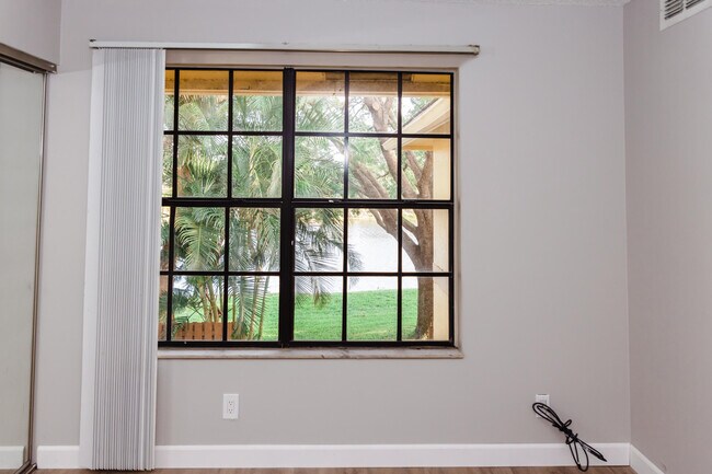 Building Photo - 2936 SW 22nd Cir