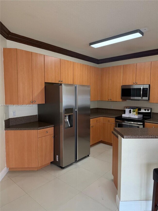 Building Photo - 3951 NE 13th Dr