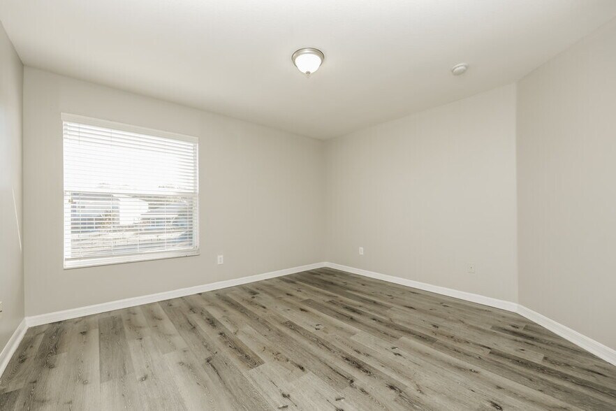 Building Photo - 11255 Creek Haven Dr