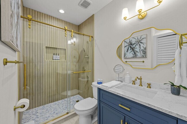 Building Photo - 522 31st St W