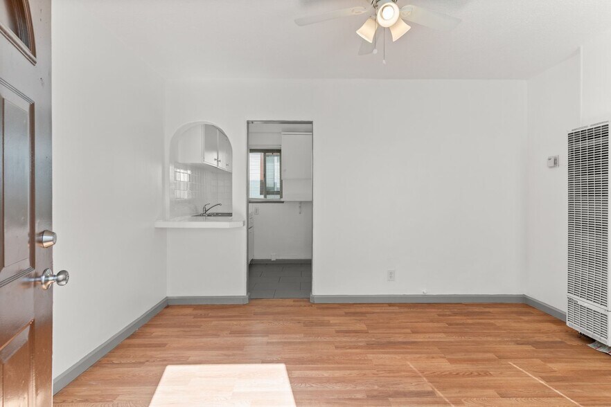 Building Photo - 2652 E 15th St