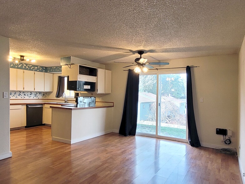 Dining room with door that opens to large fenced backyard - 649 N Hayes St