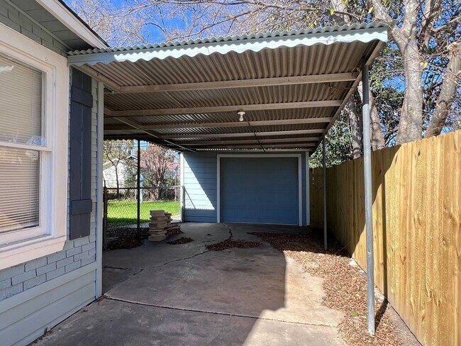 Building Photo - 215 Jennings Ave