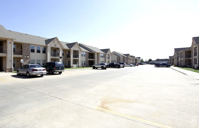 Building Photo - Oak Timbers Skiatook