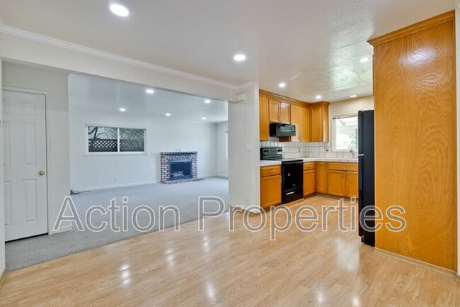 Building Photo - 1128 Kentwood Ave