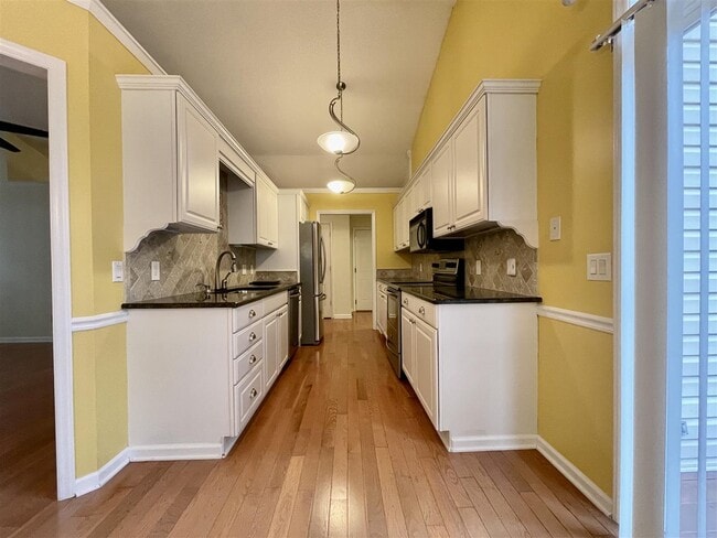 Building Photo - 75 Spring Lake Dr