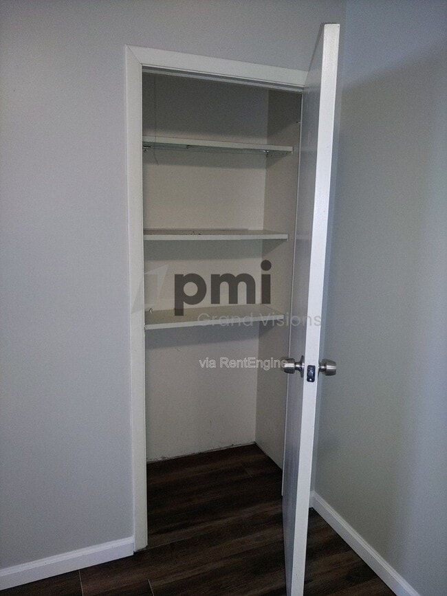 Building Photo - 24 W Buchanan Ave