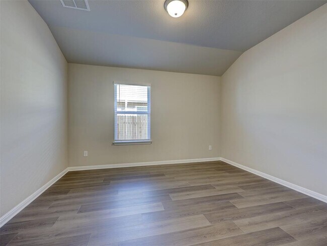 Building Photo - 100 Greenspire Ln