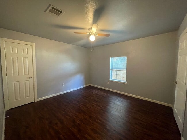 Building Photo - 4 Bed / 2 Bath Home in Historic Southside ...