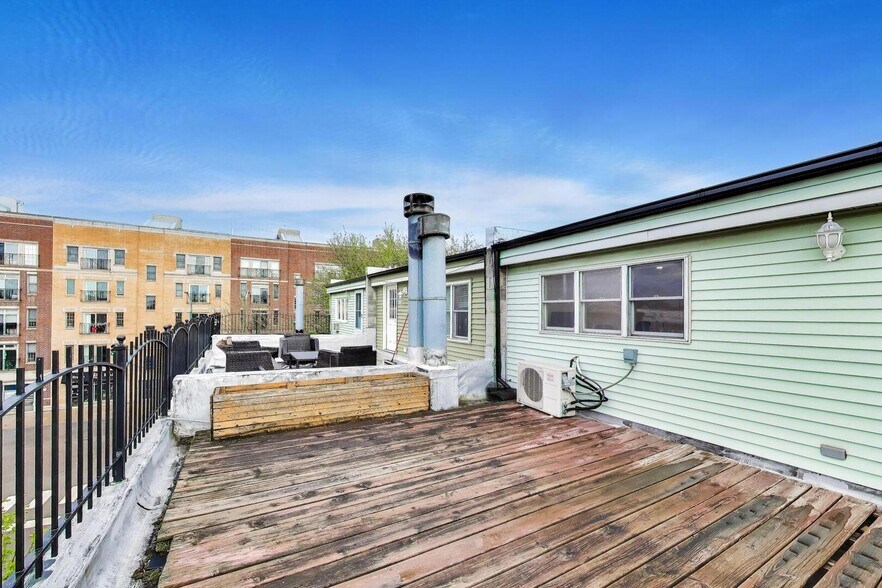 Building Photo - 2810 N Wolcott Ave