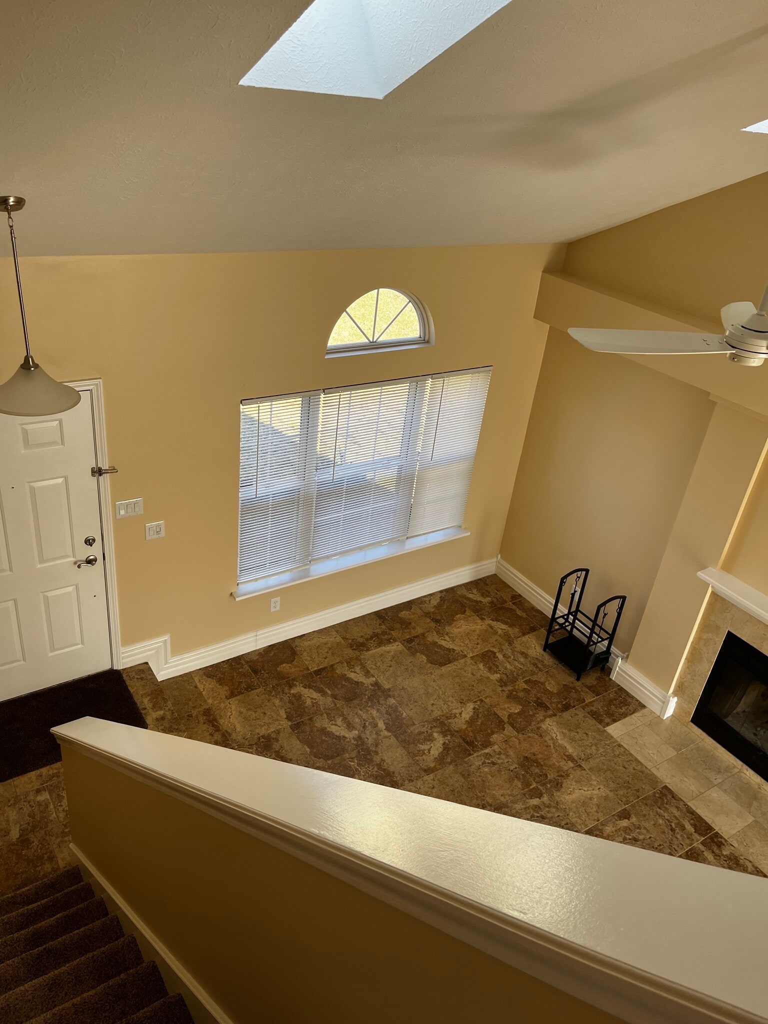 Building Photo - 9240 Crossing Dr