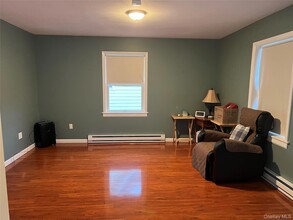 Building Photo - 7 W Bank St