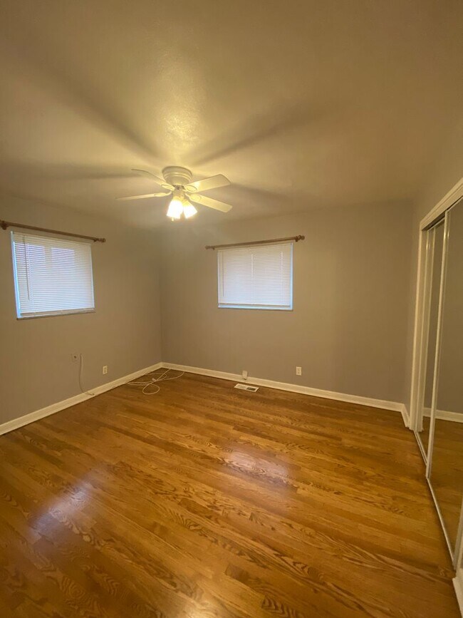 Building Photo - 3 Bed 2 Bath house with finished basement