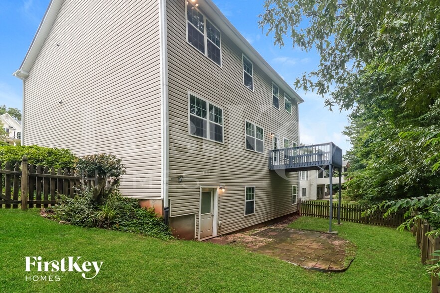 Building Photo - 528 Valleyside Dr