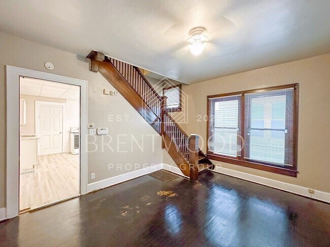 Building Photo - Charming 3-Bedroom Home with Modern Kitche...