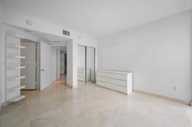 Building Photo - 1331 Brickell Bay Dr