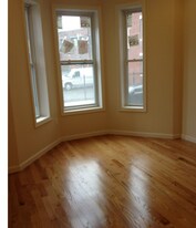 Building Photo - 10 Moreland St