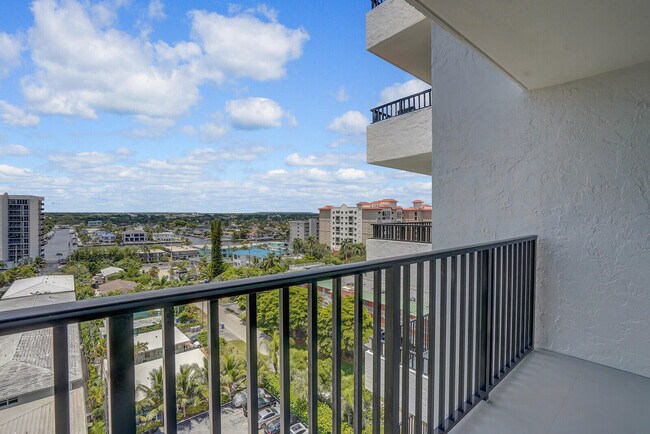 Building Photo - 531 N Ocean Blvd
