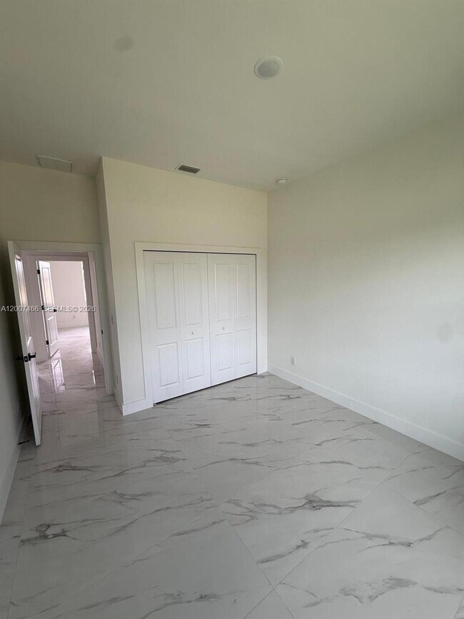 Building Photo - 1089 Eisenhower Blvd