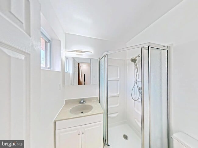 Building Photo - 1012 Loxford Terrace