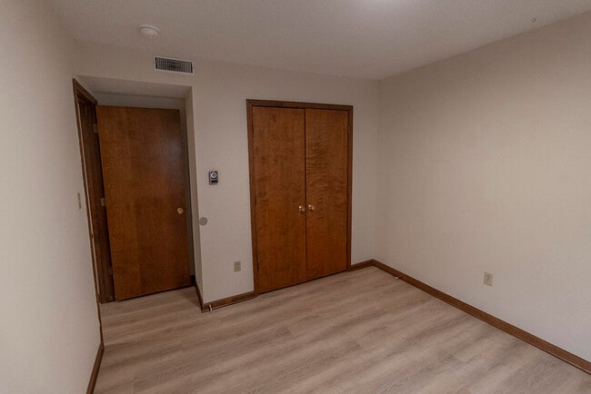 Building Photo - 1003 Canterbury Dr