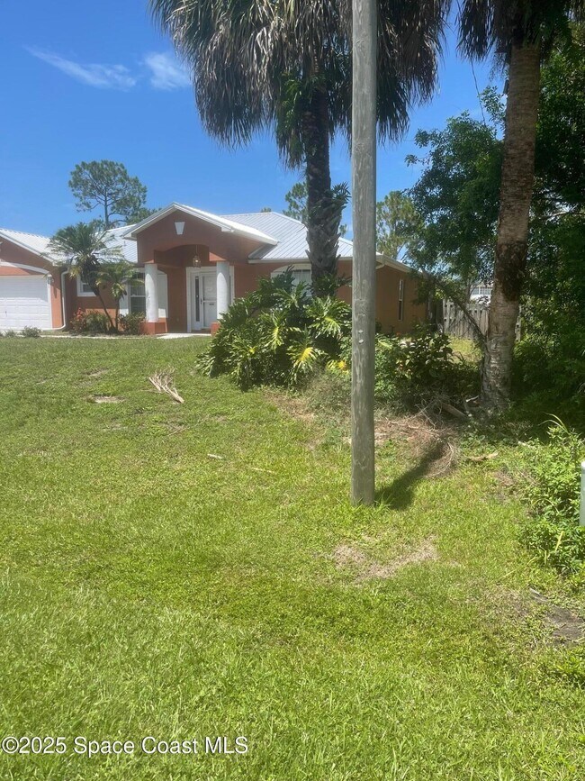 Building Photo - 1291 Goode Dr NE