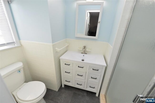 Building Photo - 27-14 Berdan Ave