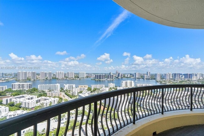 Building Photo - 17875 Collins Ave
