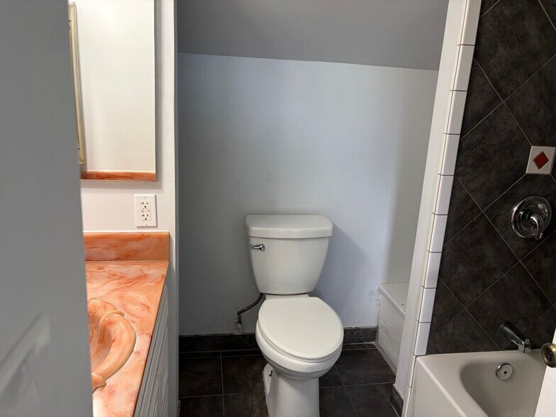 Building Photo - 1254 W 41st Pl