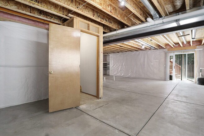 Building Photo - Move-In Ready 3-Bedroom Two-Story in Power...