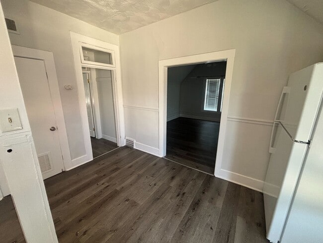 Building Photo - 1395 S 900 E